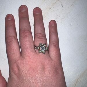 Silver Starburst Clear Stone Ring 💍